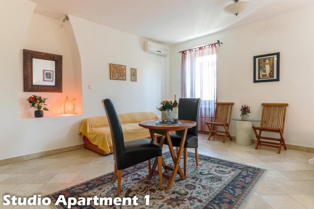 Art Apartments Vrsar Buitenkant foto