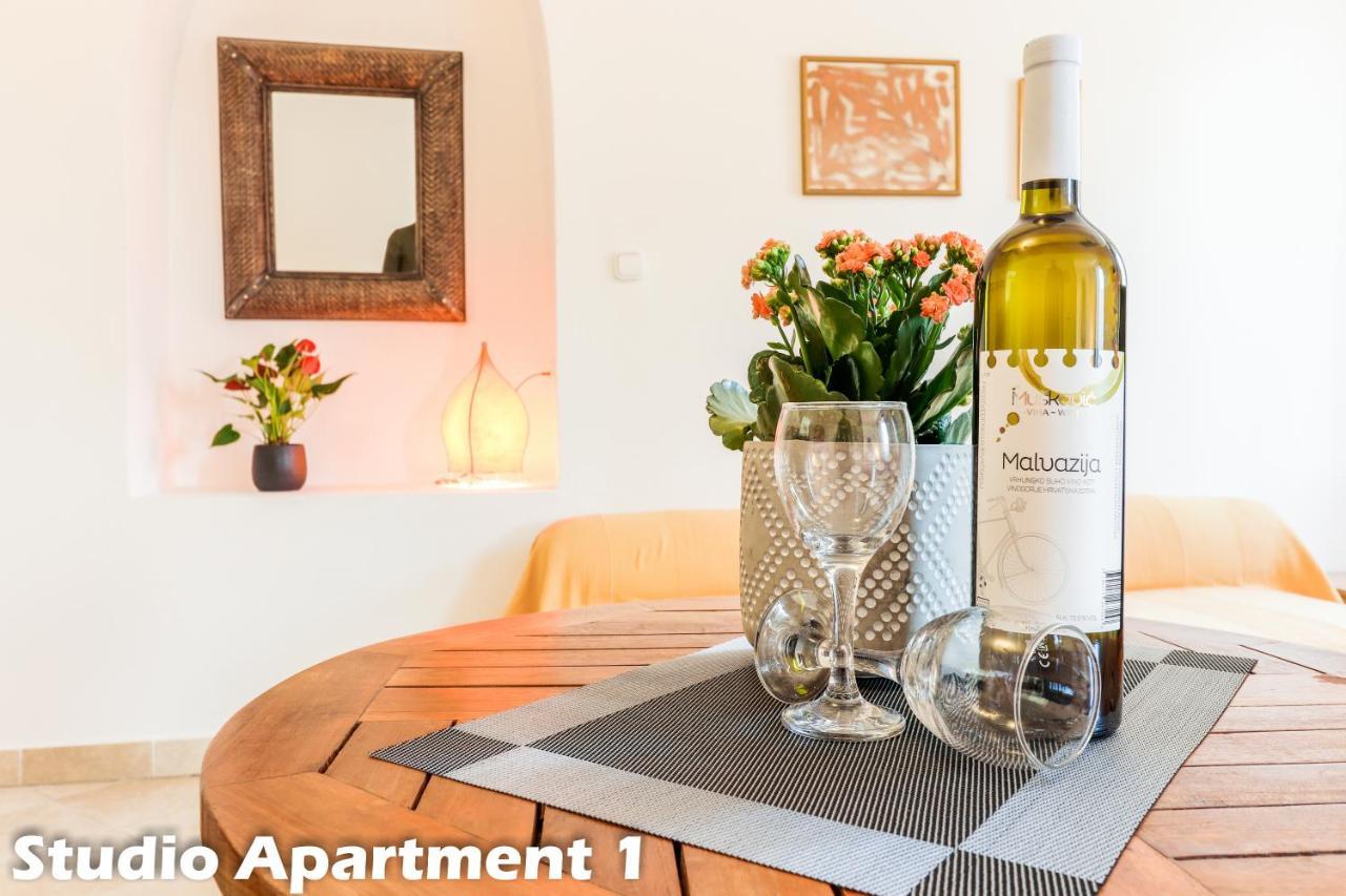Art Apartments Vrsar Buitenkant foto