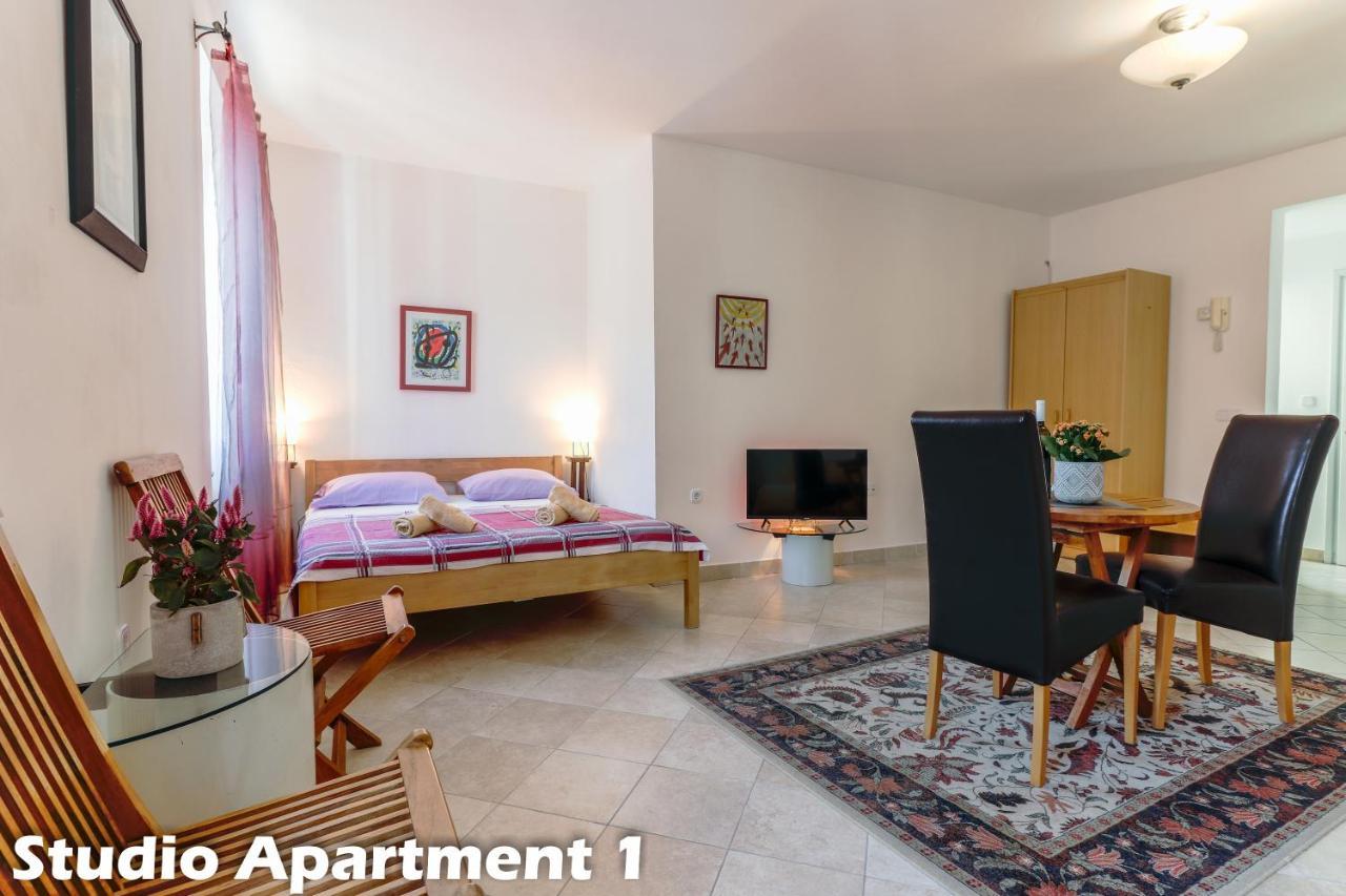 Art Apartments Vrsar Buitenkant foto